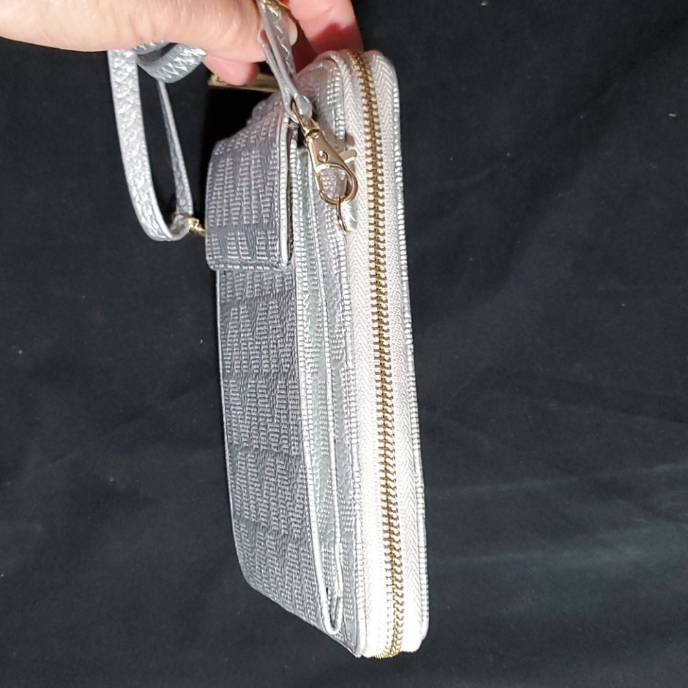 Silver metalic color phone & wallet . - Picture 6 of 9